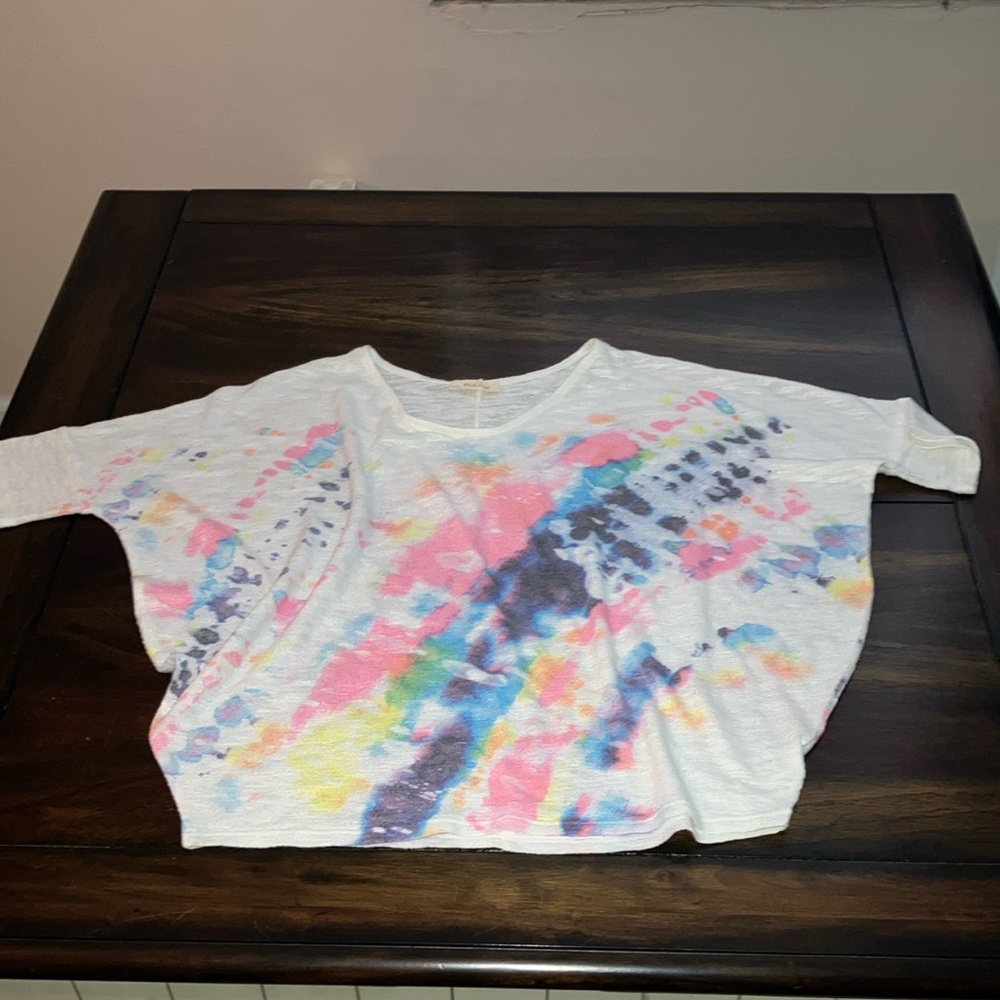 Brand new shirt. Never been worn just didn’t like it.